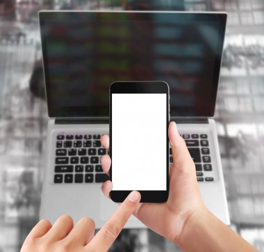 Elinizdeki akıllı telefona dokunun