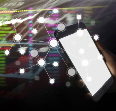 Elinizdeki akıllı telefona dokunun