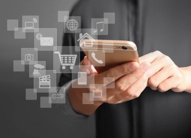 Elinizdeki akıllı telefona dokunun