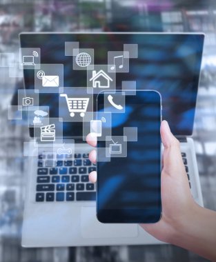 Elinizdeki akıllı telefona dokunun