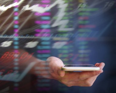 Elinizdeki akıllı telefona dokunun