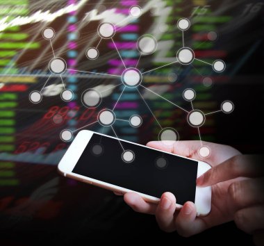 Elinizdeki akıllı telefona dokunun