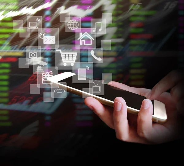 Elinizdeki akıllı telefona dokunun