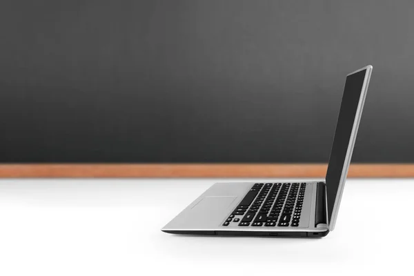Corpo in alluminio per laptop — Foto Stock