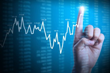 elden gelen mali grafik sembolleri ile işadamı 