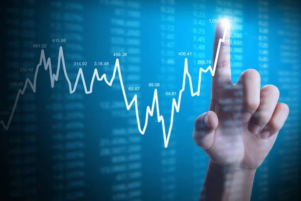 Üzletember, a pénzügyi diagram szimbólumoknak kézzel — Stock Fotó