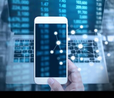 Elinizdeki akıllı telefona dokunun