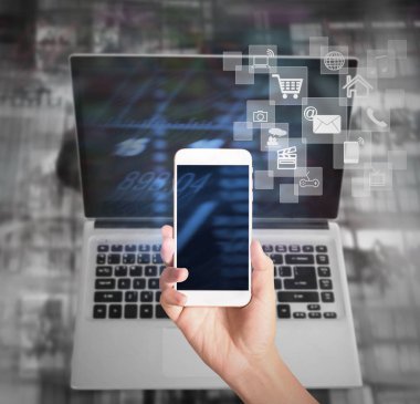  Akıllı telefon elinde.