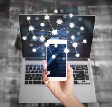 Elinizdeki akıllı telefona dokunun