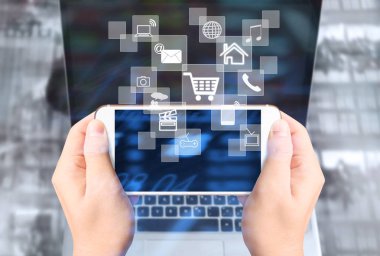 Elinizdeki akıllı telefona dokunun