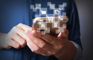 Elinizdeki akıllı telefona dokunun