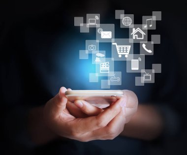 Elinizdeki akıllı telefona dokunun