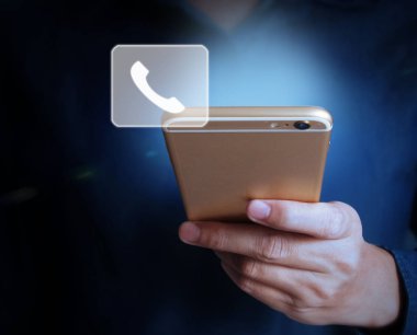 Elinizdeki akıllı telefona dokunun