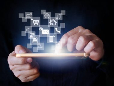 Elinizdeki akıllı telefona dokunun