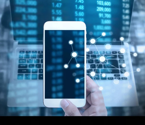 Elinizdeki akıllı telefona dokunun