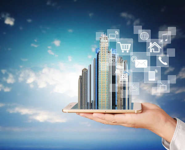 Elinizdeki akıllı telefona dokunun