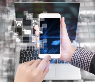 Elinizdeki akıllı telefona dokunun