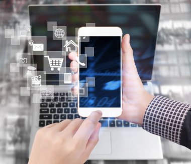 Elinizdeki akıllı telefona dokunun