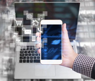 Elinizdeki akıllı telefona dokunun