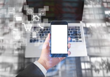 Bir elde ekran akıllı telefonuna dokun