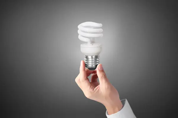 Hand Hält Eine Glühbirne Mit Energie — Stockfoto