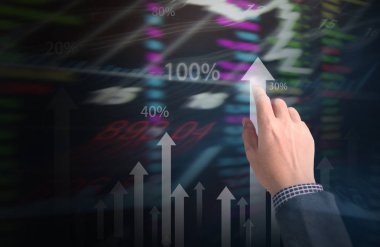 yatırım kavramı, işadamı ile elden gelen finansal simgeler