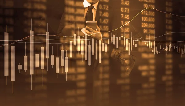 Concetto Investimento Mano Con Simboli Del Grafico Finanziario Azionario Provenienti — Foto Stock