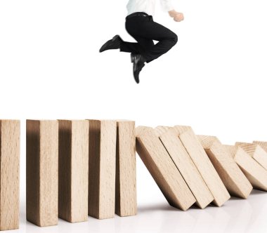 Dur bir domino sürekli devrildi