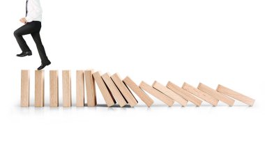 Dur bir domino sürekli devrildi