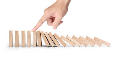 Dur bir domino sürekli devrildi