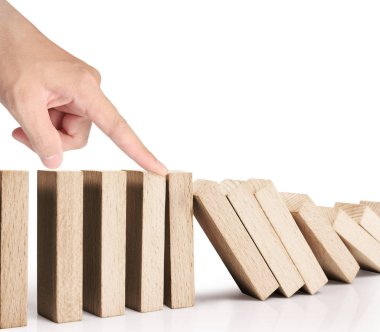 Dur bir domino sürekli devrildi