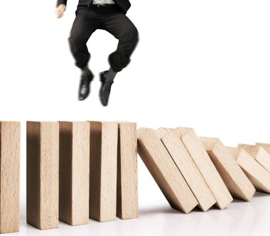 Dur bir domino sürekli devrildi