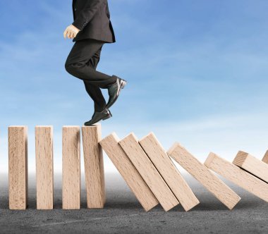 Dur Domino sürekli devrildi