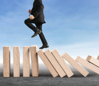 Dur Domino sürekli devrildi