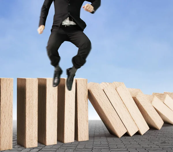 Dur Domino sürekli devrildi