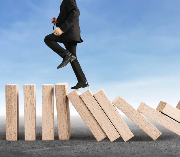 Dur Domino sürekli devrildi