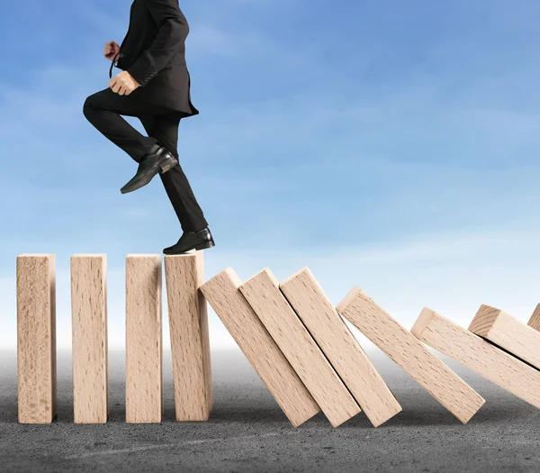 Dur Domino sürekli devrildi