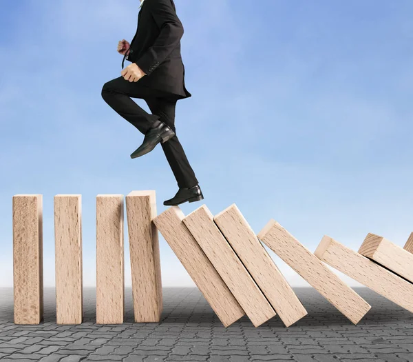 Dur Domino sürekli devrildi