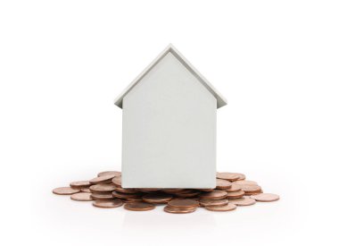 Sikke yığını üzerinde duran küçük ev