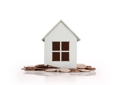 Sikke yığını üzerinde duran küçük ev