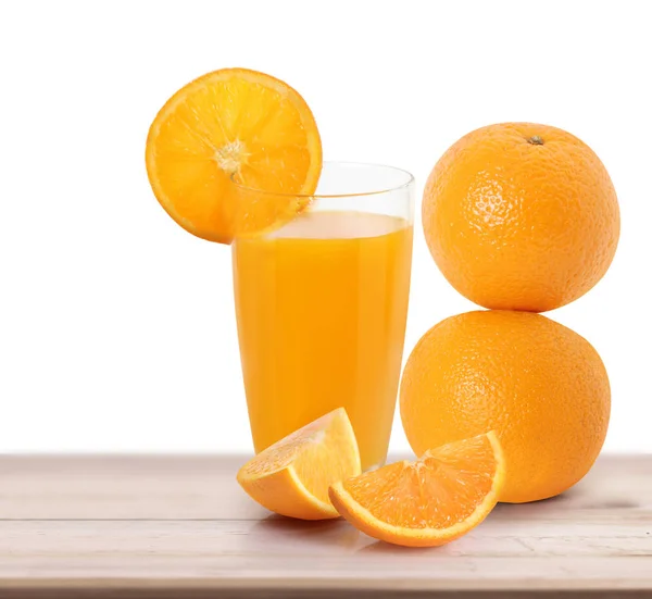 Oranje op witte houten tafel — Stockfoto