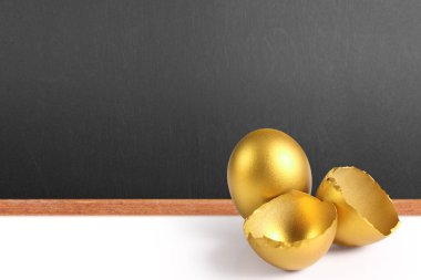 İzole edilmiş bir Paskalya yumurtası