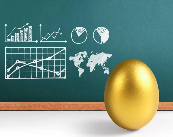 İzole edilmiş bir Paskalya yumurtası