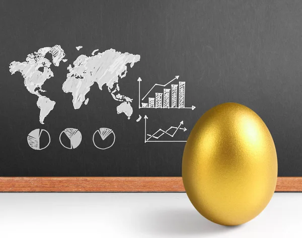 İzole edilmiş bir Paskalya yumurtası