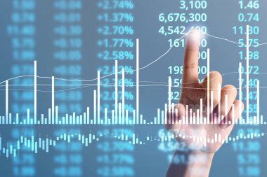  İşadamı planı büyüme ve grafik olumlu indicato artması
