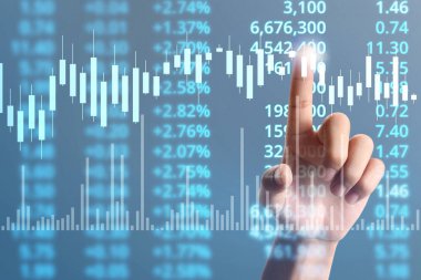  İşadamı planı büyüme ve grafik olumlu indicato artması