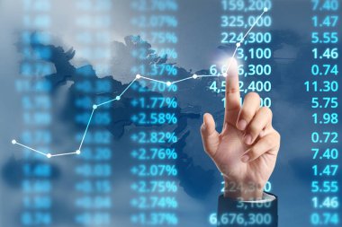  İşadamı, işinde grafik büyümesi ve grafik artışı için olumlu göstergeler planlıyor