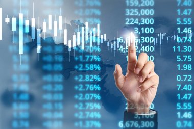  İşadamı, işinde grafik büyümesi ve grafik artışı için olumlu göstergeler planlıyor