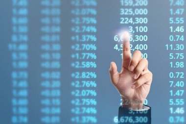  İşadamı, işinde grafik büyümesi ve grafik artışı için olumlu göstergeler planlıyor