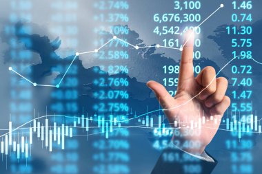  İşadamı, işinde grafik büyümesi ve grafik artışı için olumlu göstergeler planlıyor